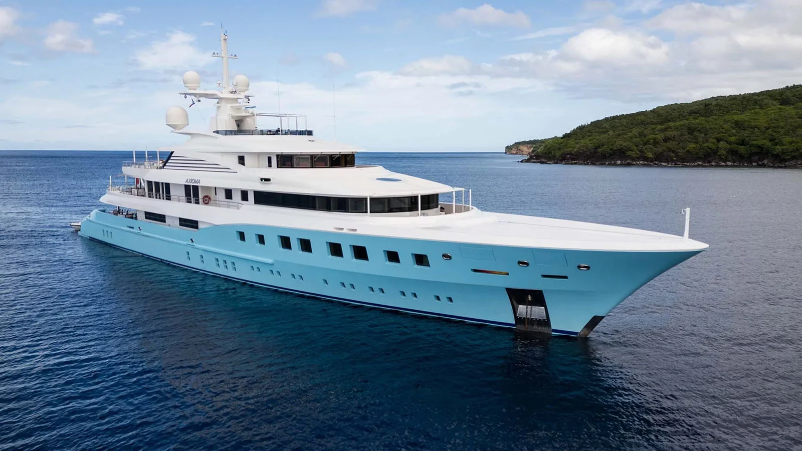 Axioma luxury motor yacht at sea